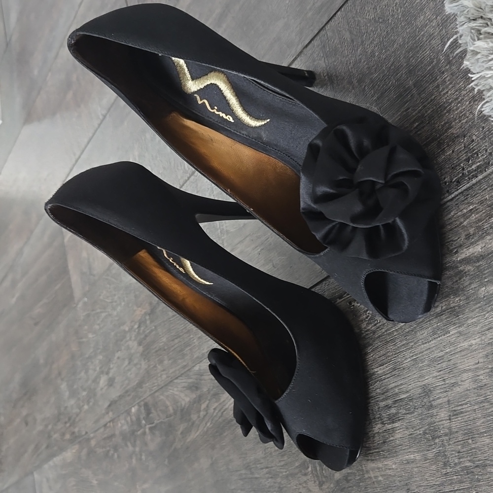 Ladies 9.5 dress satin Nina heels.